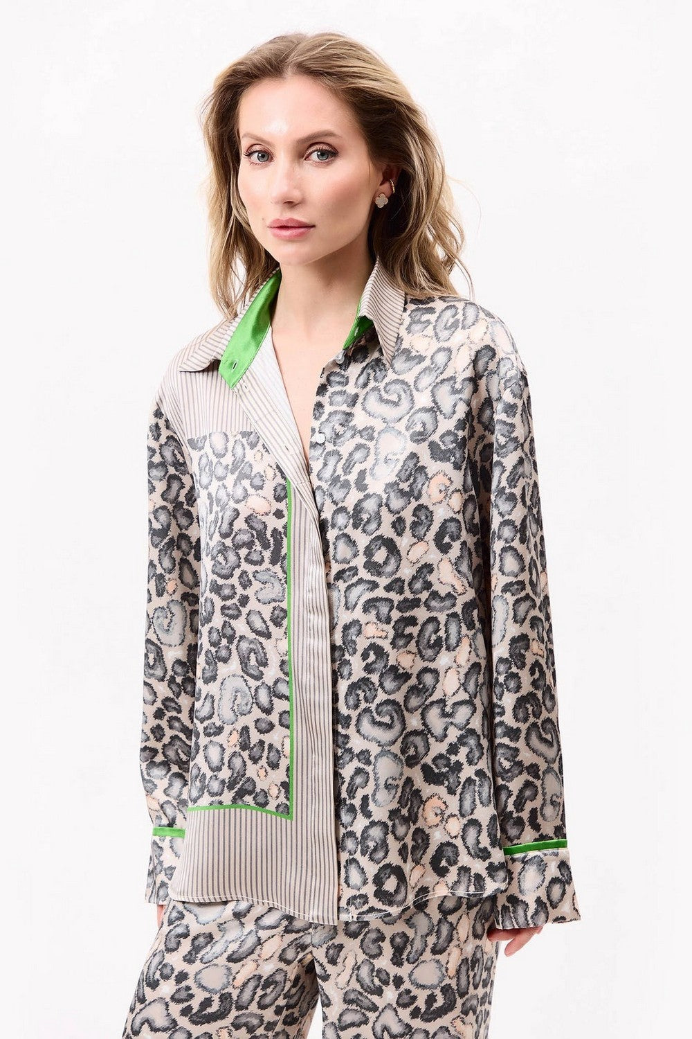 Пижамная блуза на пуговицах 251201-04 Animal Print snow leopard