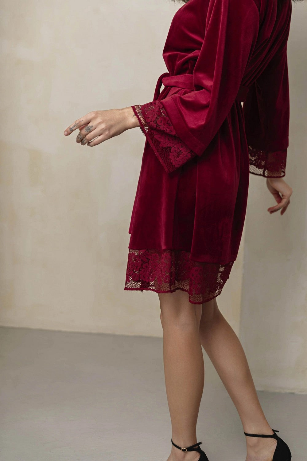 Велюровый халат с кружевом 808-6743 marsala