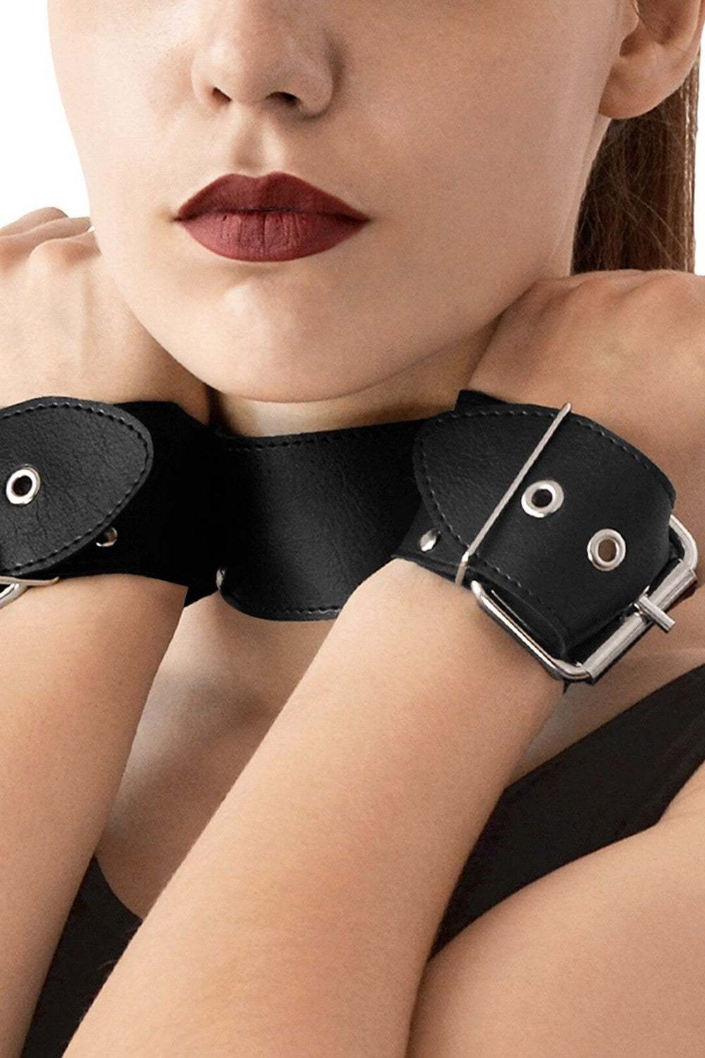 Кожаный ошейник с наручниками Bondage Collar with Handcuffs