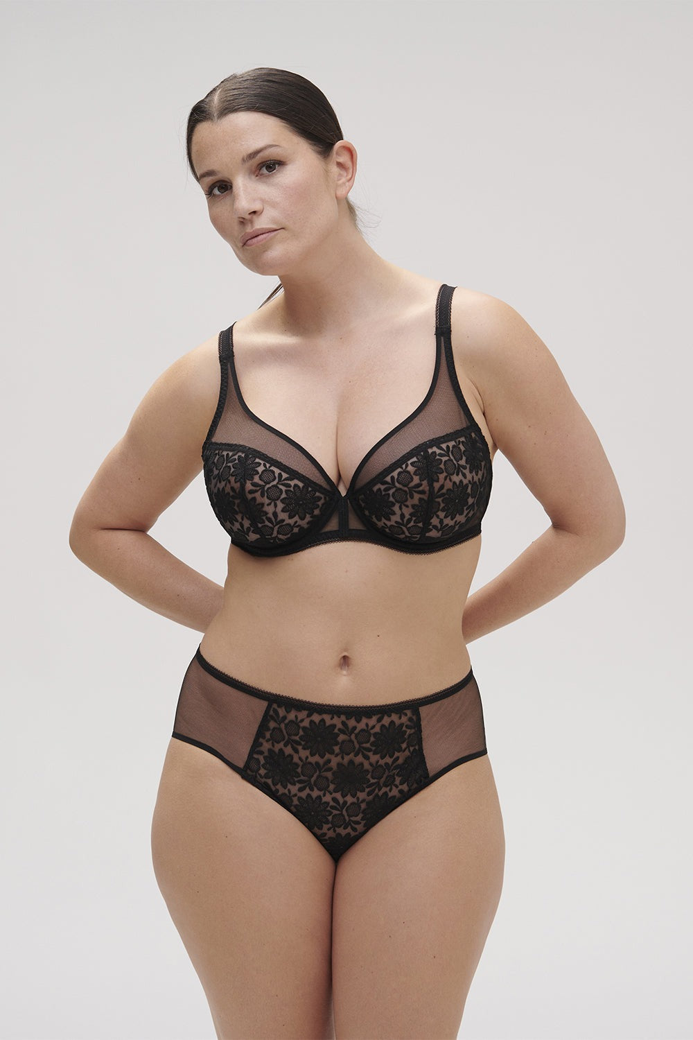 Шортики с вышивкой Amazone 1C2630 black FW23