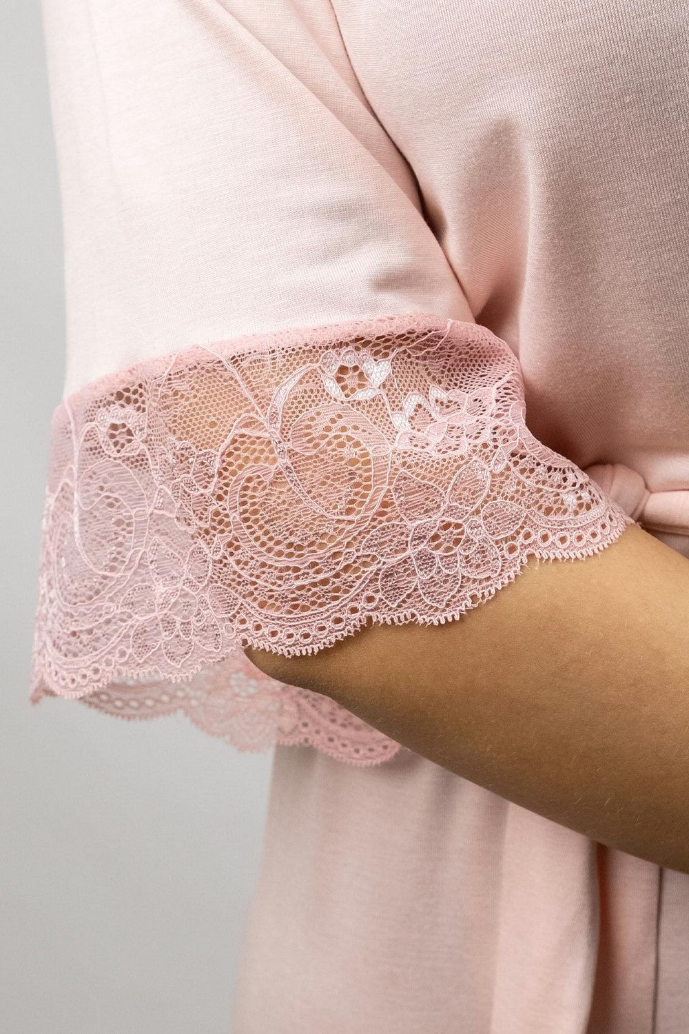 Халат из вискозы с кружевом 1029/60029