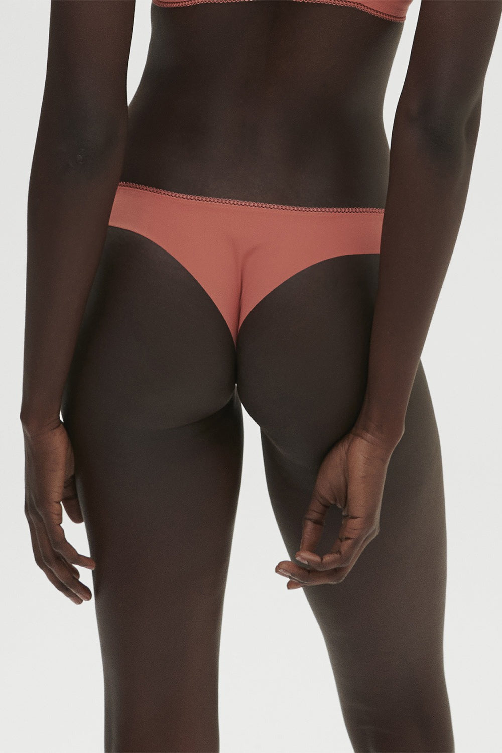 Трусики бразилиана с вышивкой Amazone 1C2710 rose texas FW23