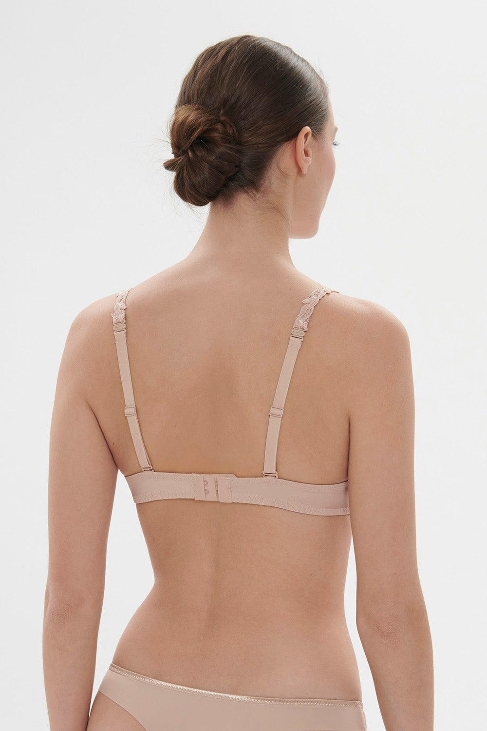 Гладкий бюстгальтер-спейсер Andora 131316 peau rosee