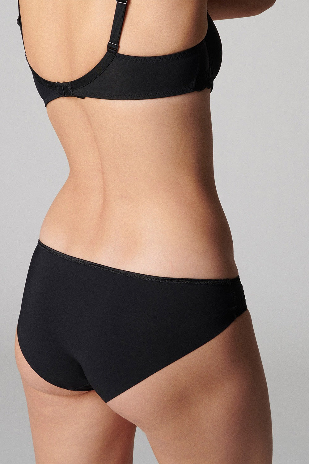 Трусики слип с вышивкой Andora 131727 black