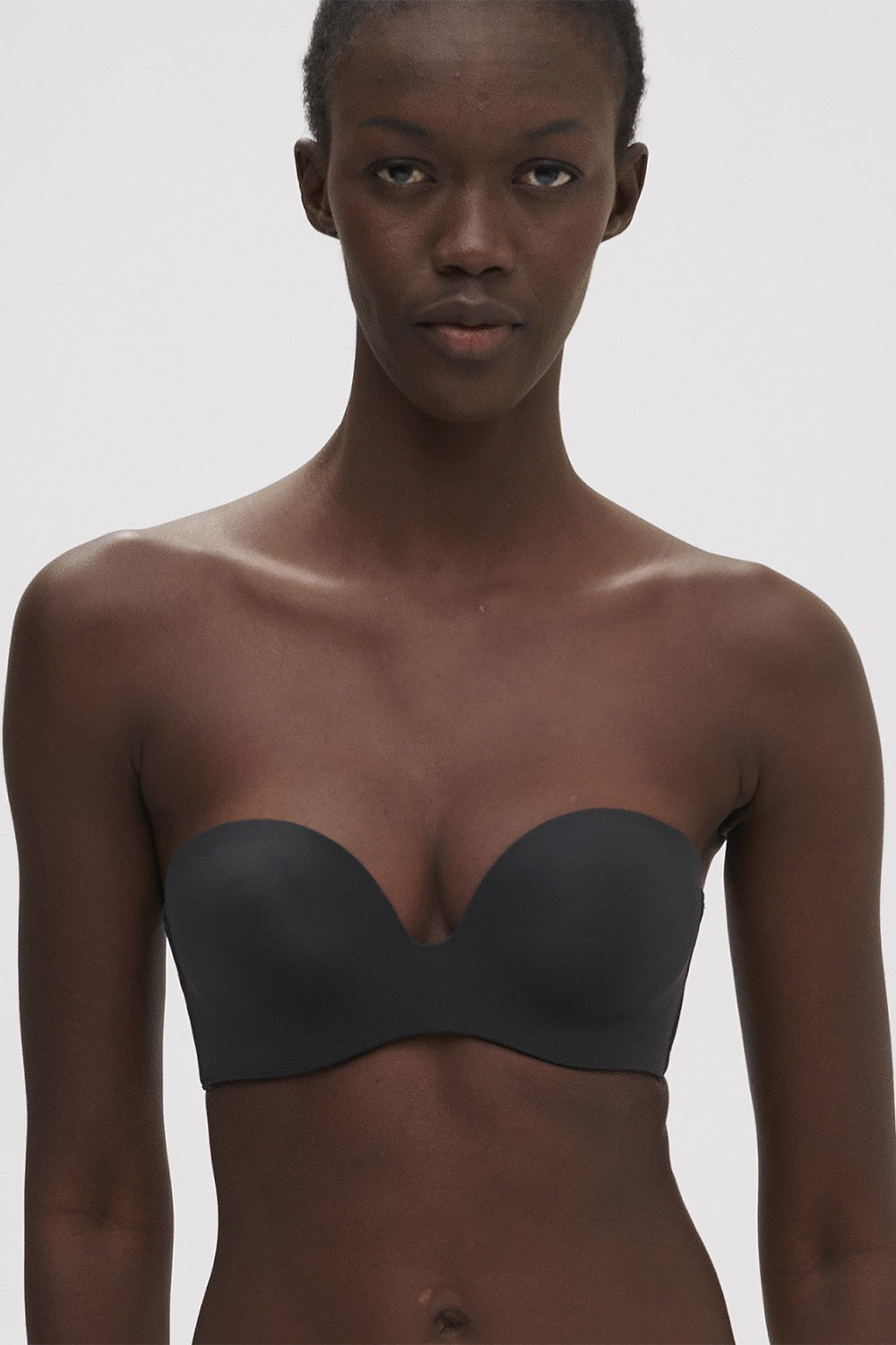 Бесшовный бюстгальтер бандо Essentiel 13V303 black