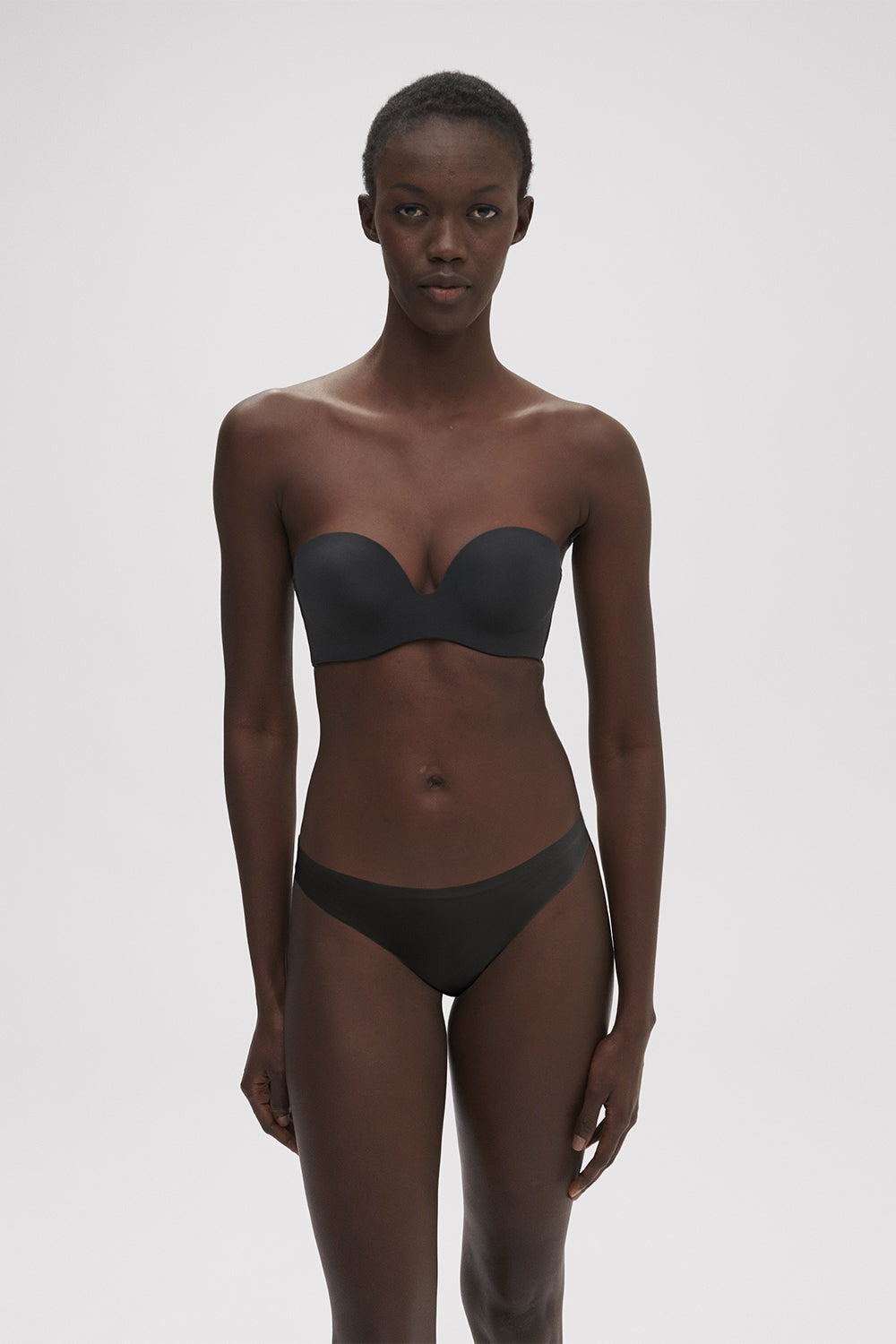 Безшовний бюстгальтер бандо Essentiel 13V303 black