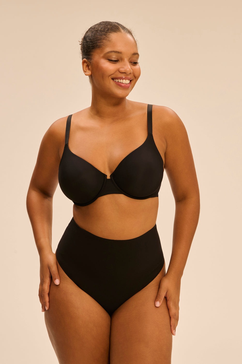 Безшовний бюстгальтер на кісточках Essentiel 13V317 black