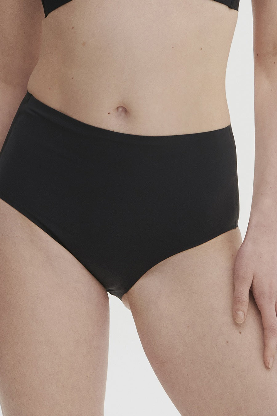 Высокие трусики слип Essentiel 13V610 black