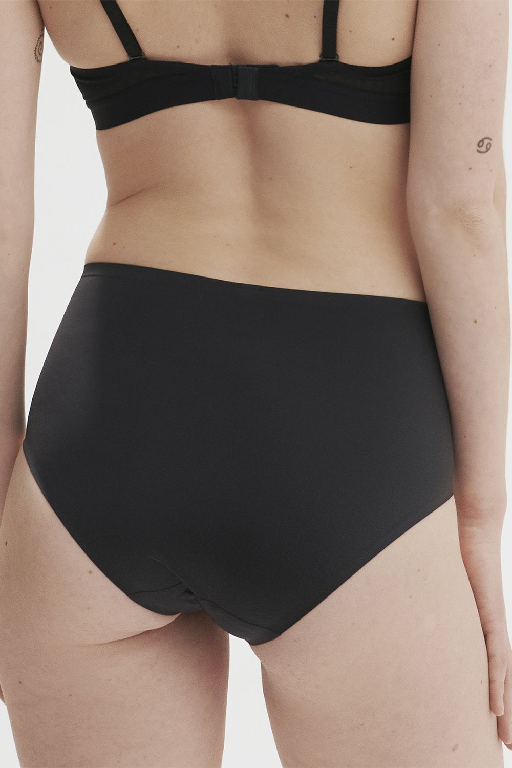 Высокие трусики слип Essentiel 13V610 black