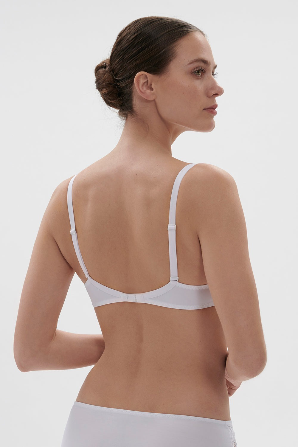 Мягкий бюстгальтер на косточках Saga 15C319 white