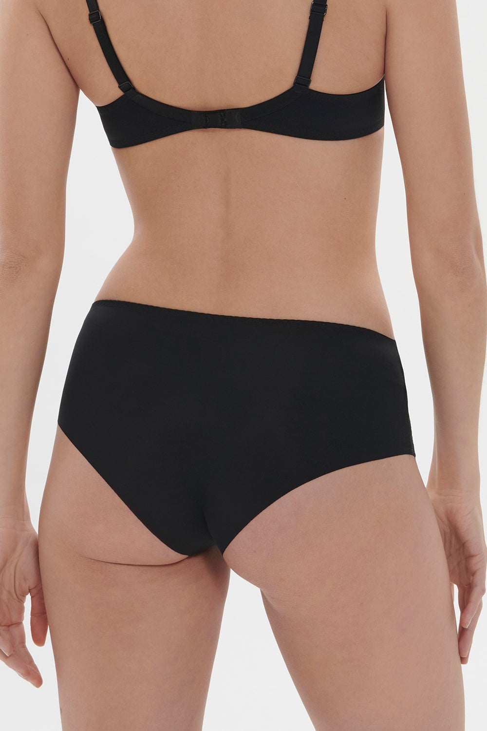 Шортики с кружевом Saga 15C630 black