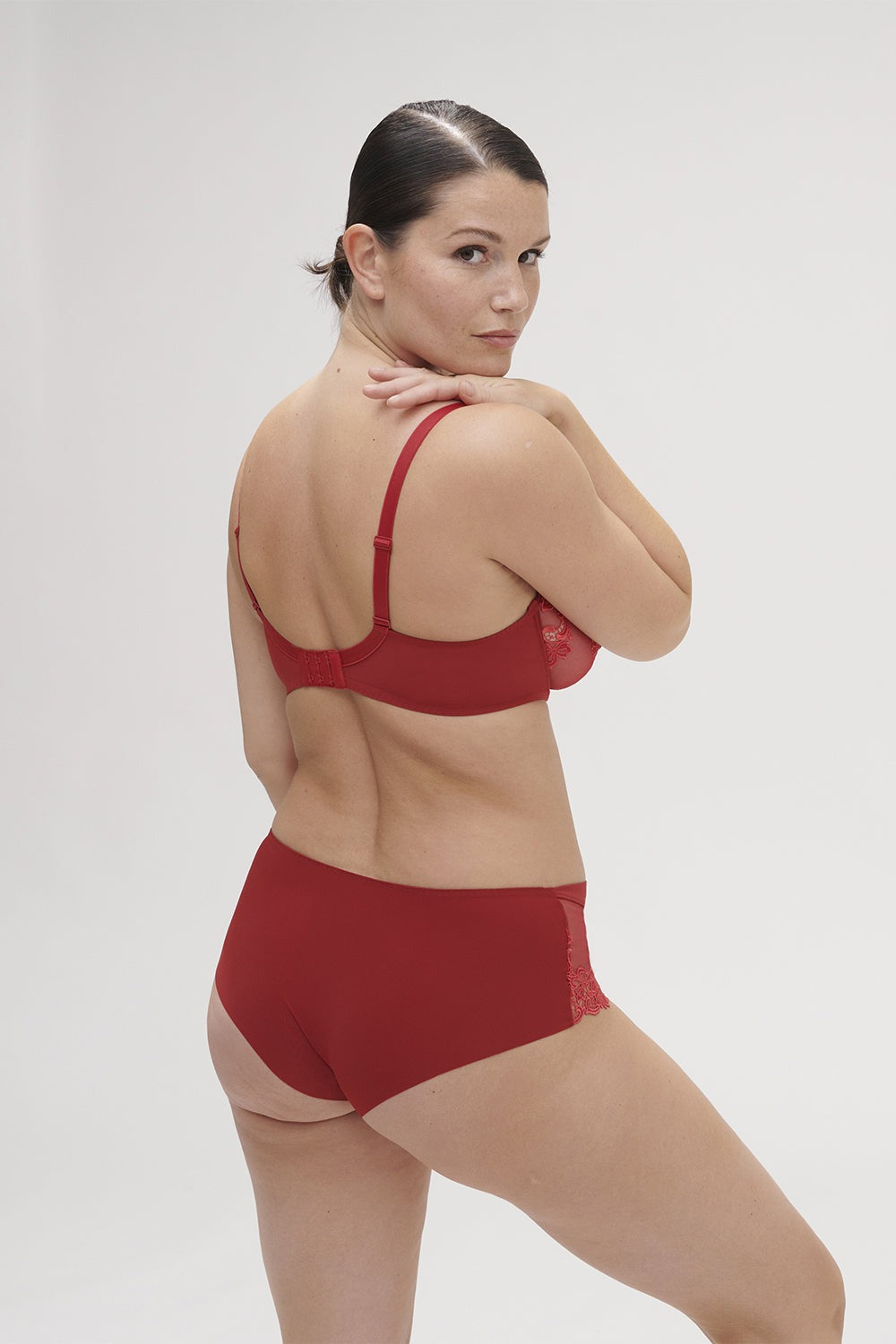 Шортики с кружевом Saga 15C630 lipstick FW23