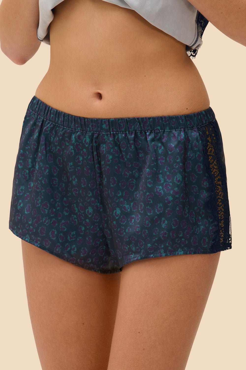 Пижамные шорты с кружевом Satin Secrets 23H640 bleu feline FW25