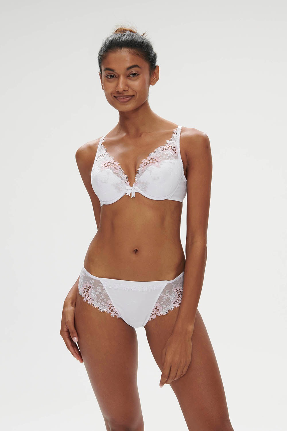 Бюстгальтер с вкладышами пуш-ап Wish 12B347 blanc cristal SS24