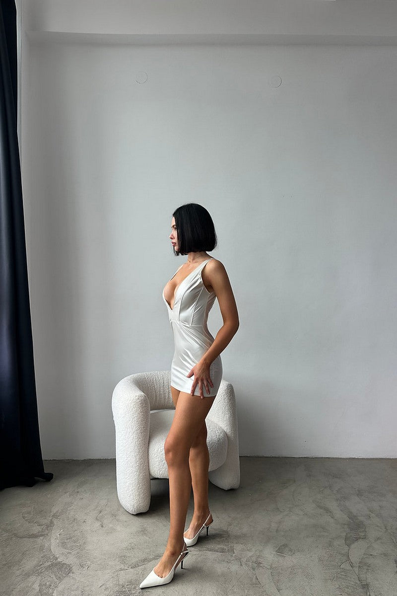 Платье с глубоким декольте 7141 white