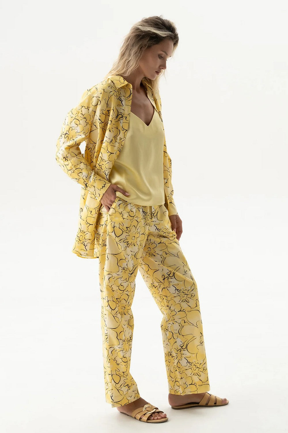 Хлопковая сорочка с принтом 251204-04 Strapped Cotton yellow flowers