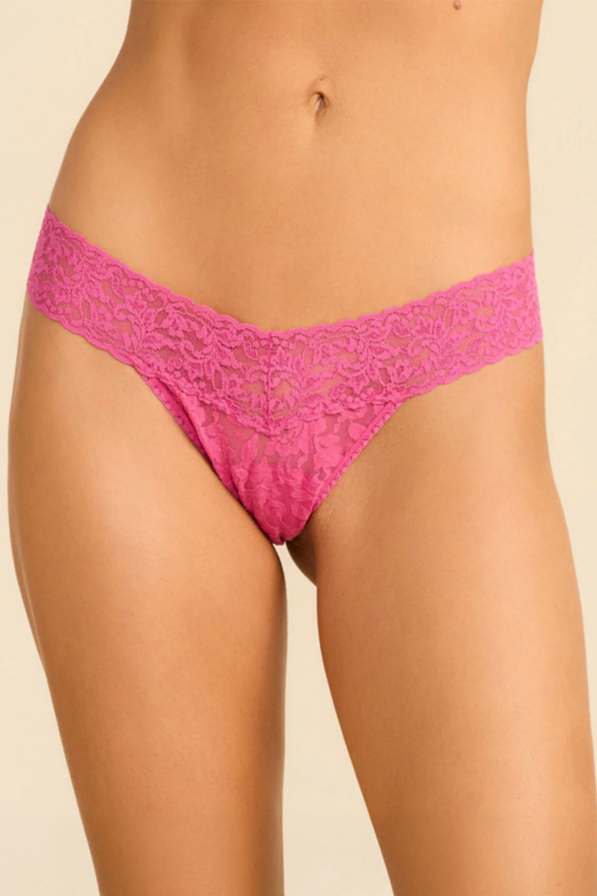 Мереживні трусики стрінги 4911 Signature Lace dragon fruit pink Hanky Panky