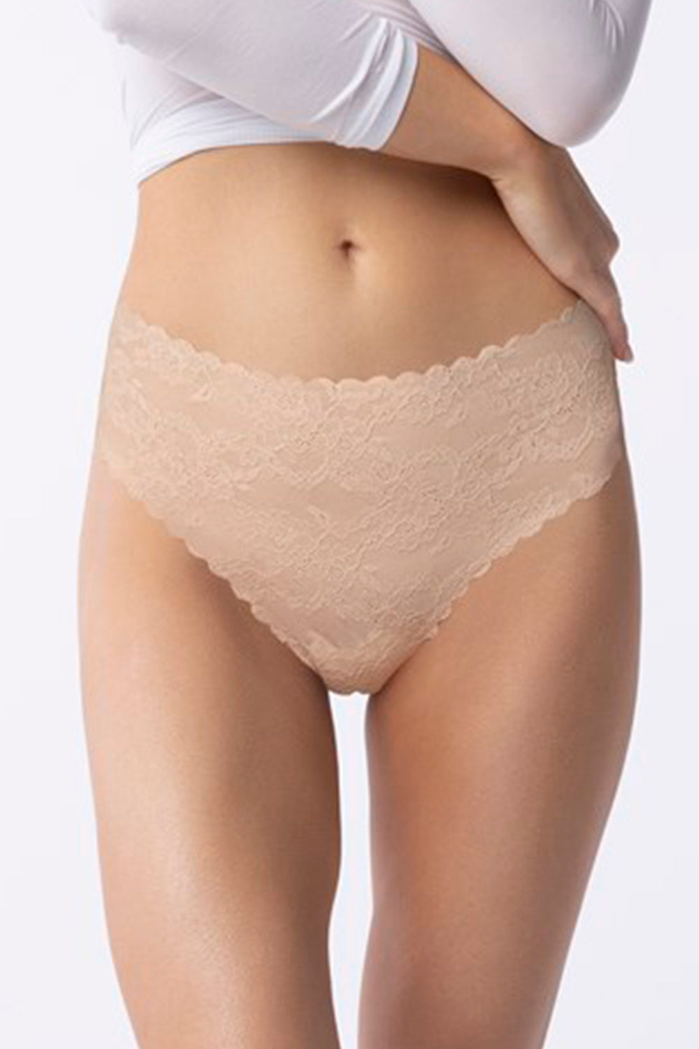 Бесшовные трусики стринг Bellie String Maxi nude