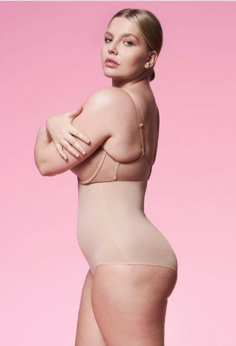 Моделирующие трусики с фиксирующими петлями 251