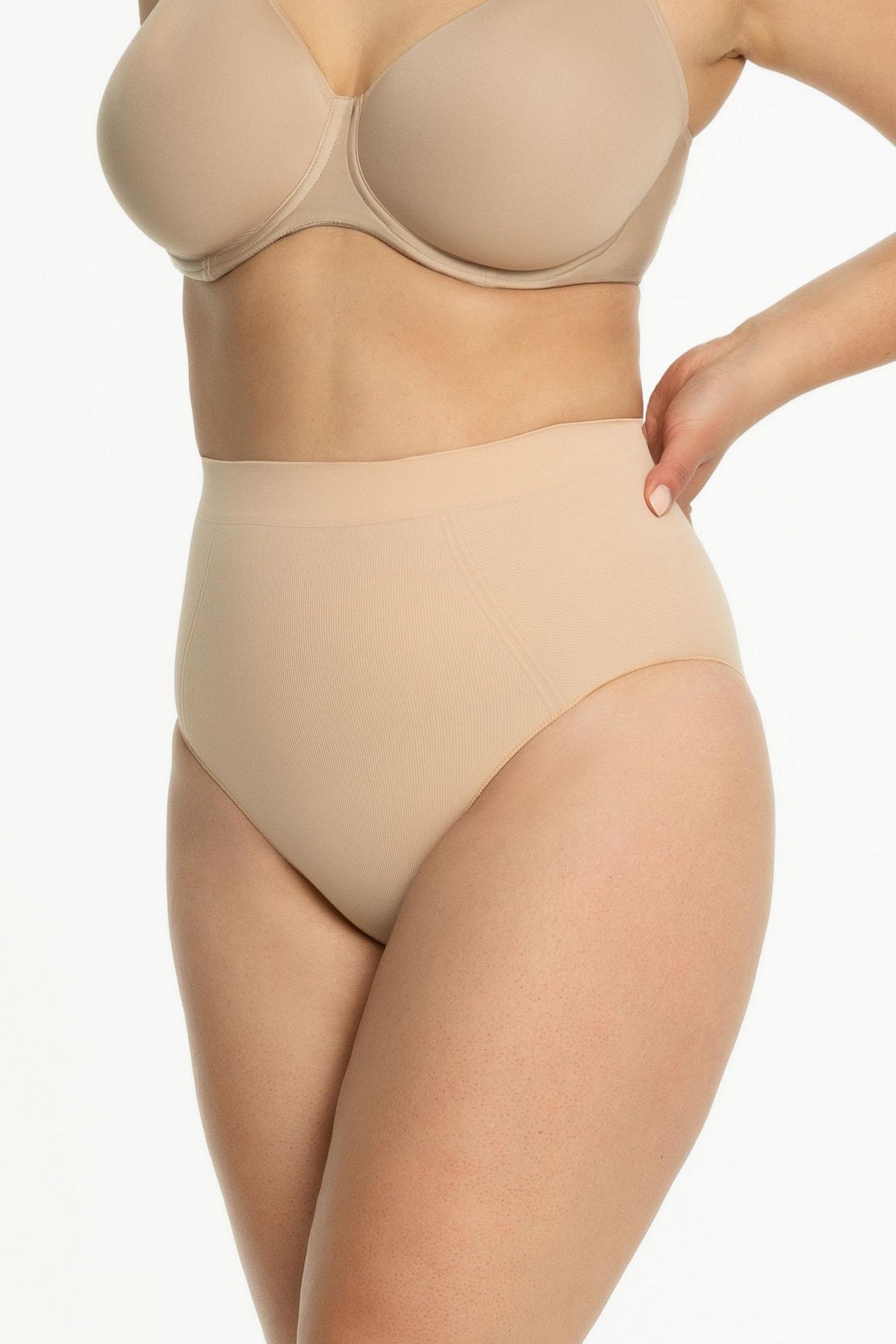 Трусики слип с коррекцией 471 Seamless Maxi Panty beige