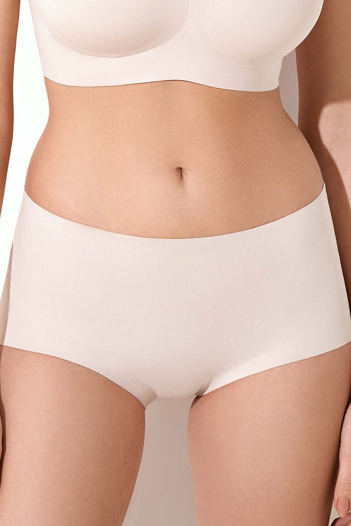 Бесшовные шортики 71D52 Invisible Light silver peony