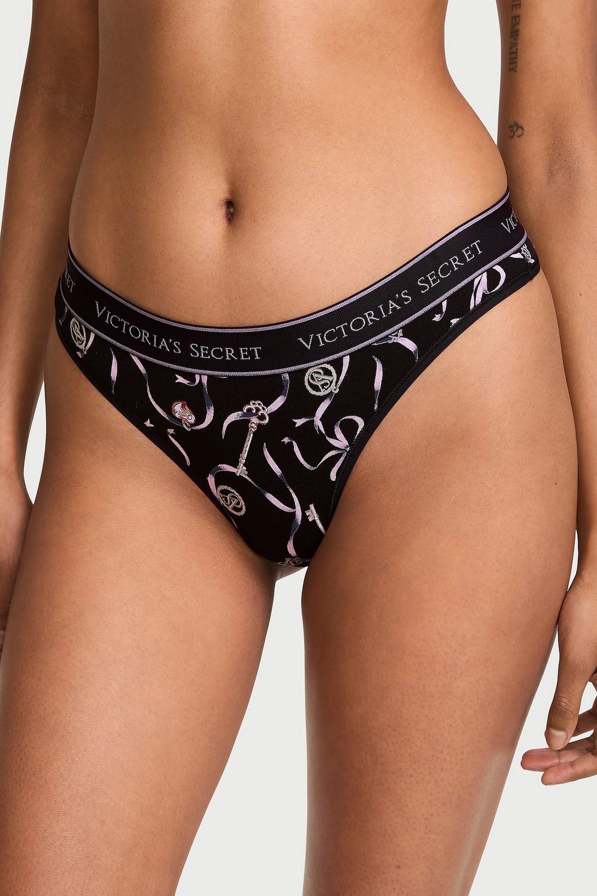 Бавовняні трусики стрінги 97433850 black Victoria`s Secret