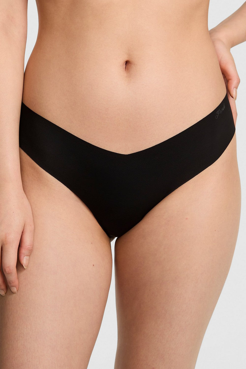 Безшовні трусики стрінг 590013173 black Victoria`s Secret