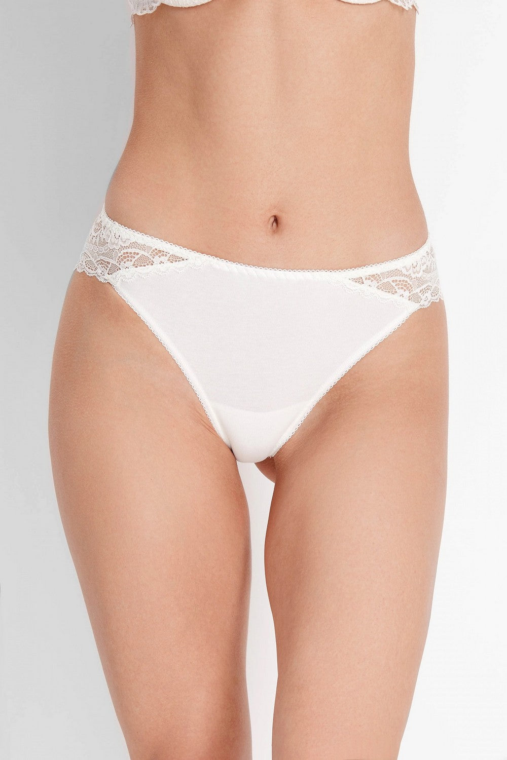 Трусики бразилиана с кружевом 2018-22 champagne