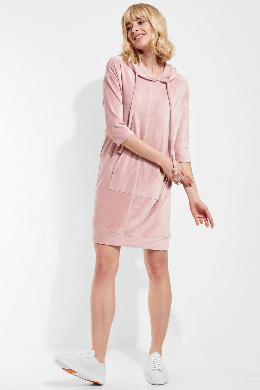 Велюровое платье с капюшоном 6076 marshmallow