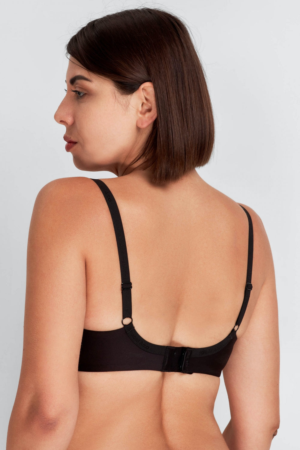 Гладкий бюстгальтер на косточках 7005-017 black