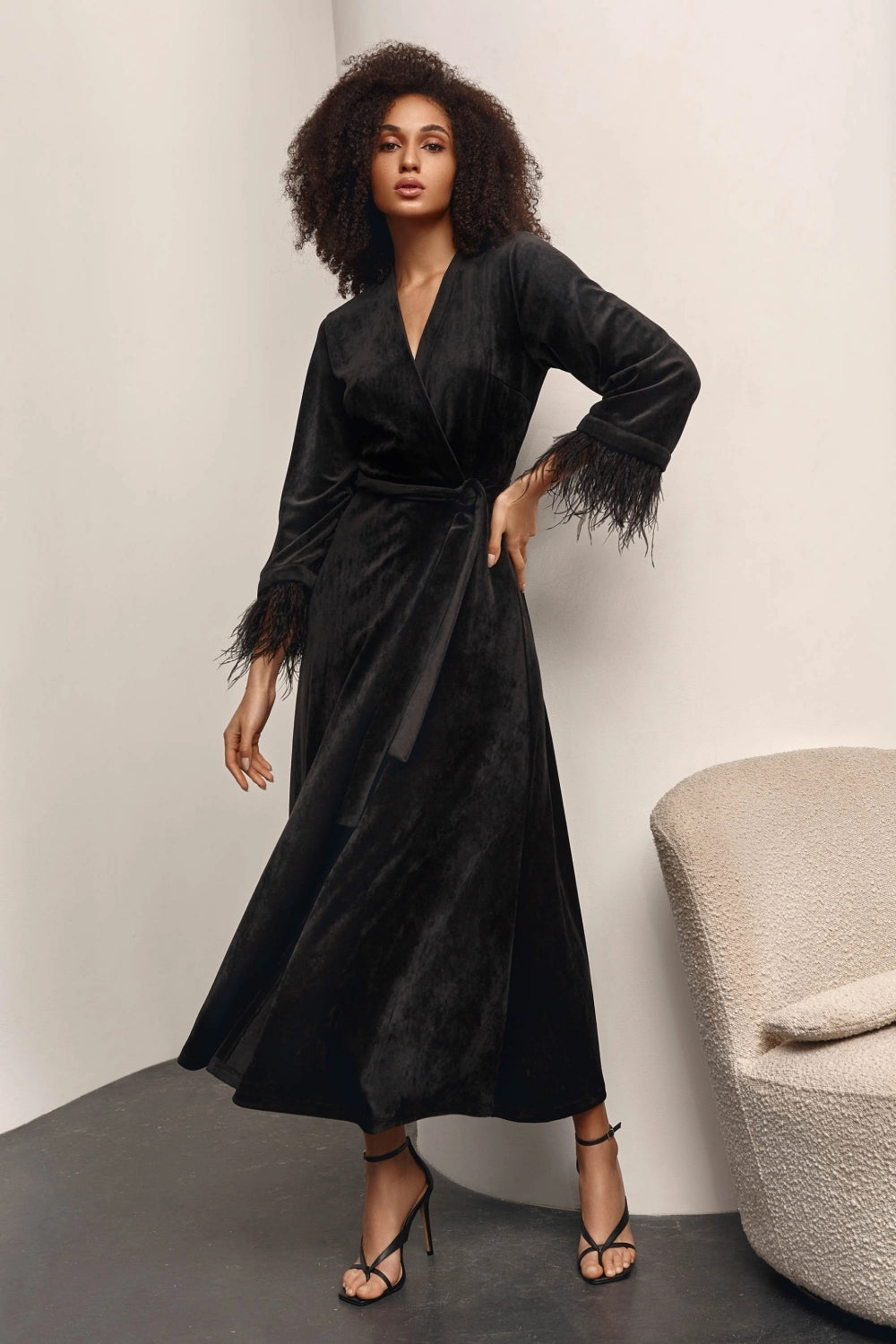 Велюровый халат с перьями 8175-6776 black