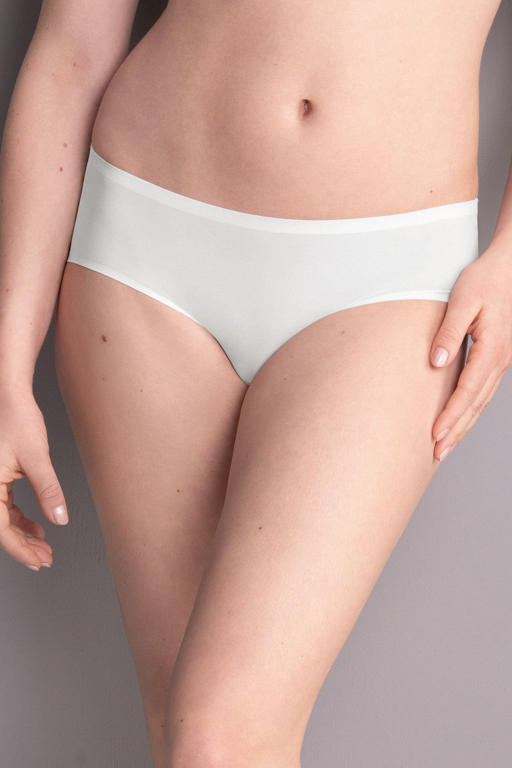 Бесшовные трусики 1342 Essentials white