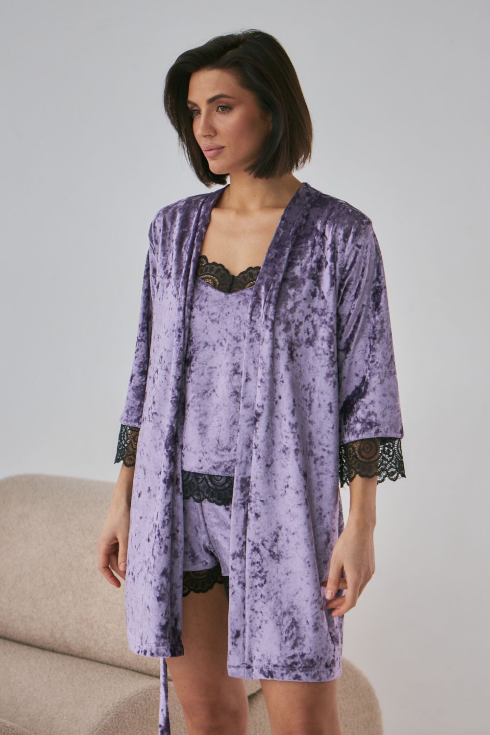 Велюровый халат с кружевом 0251 dark violet