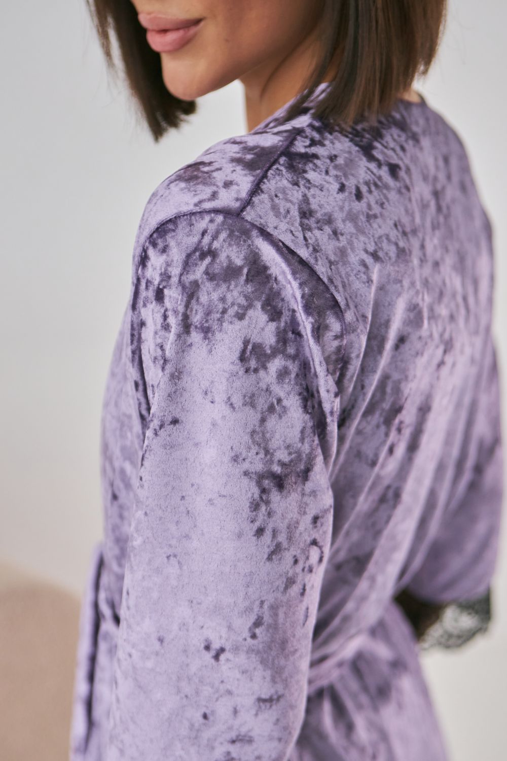 Велюровый халат с кружевом 0251 dark violet