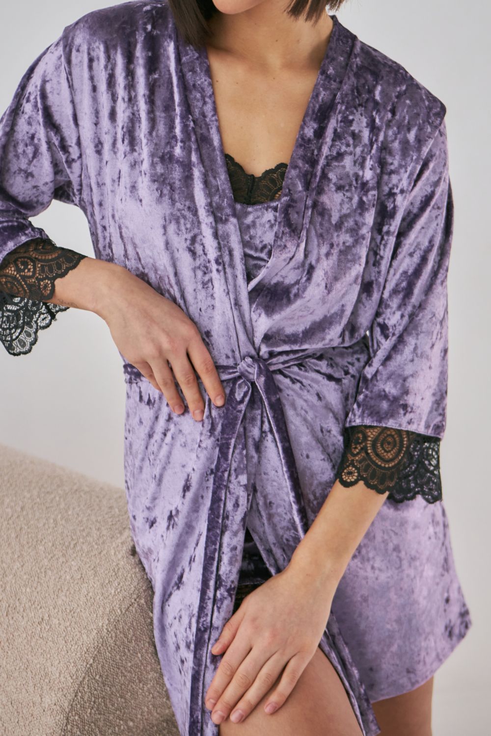 Велюровый халат с кружевом 0251 dark violet