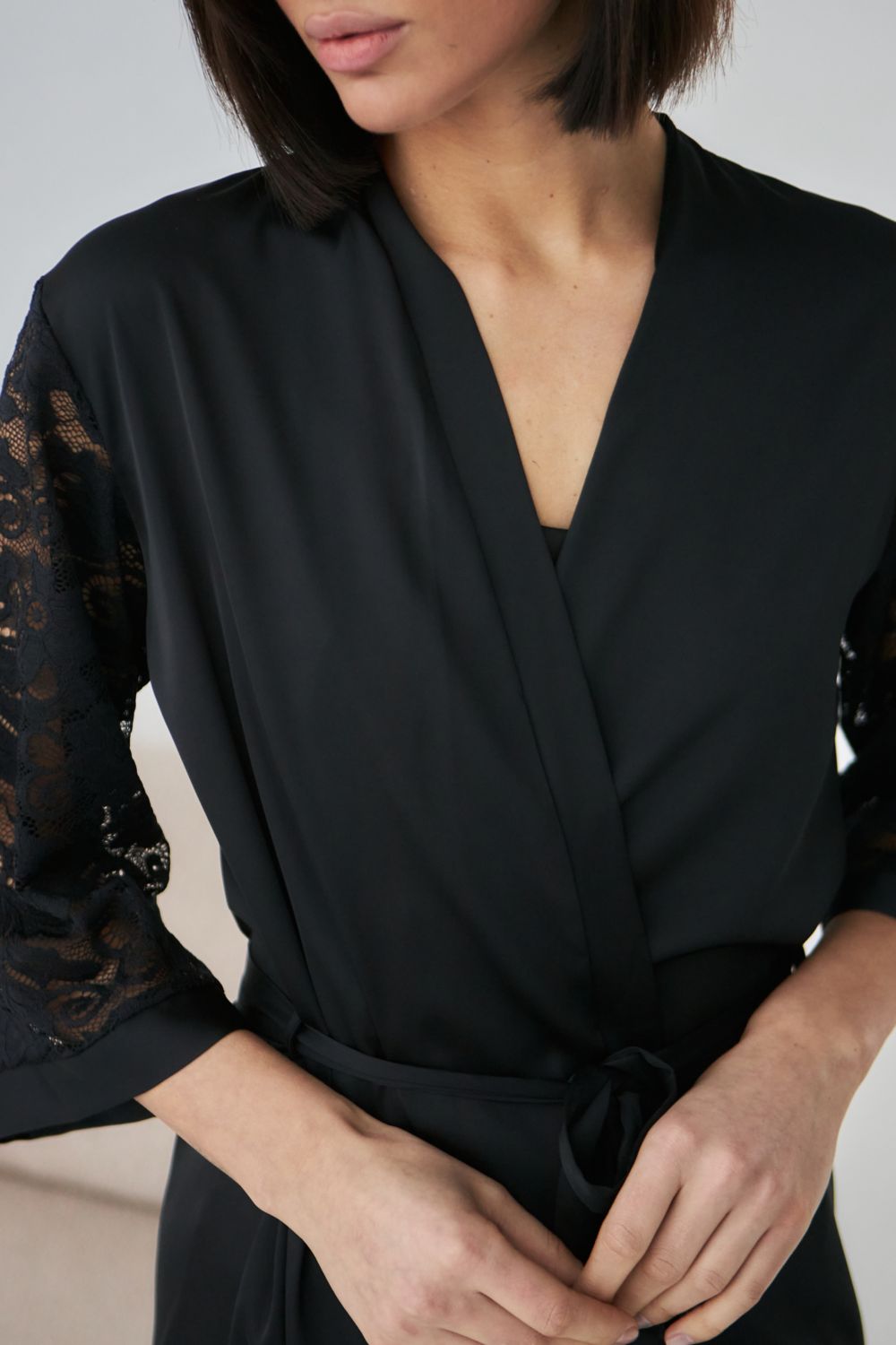 Шелковый халат с кружевными рукавами 0337 black