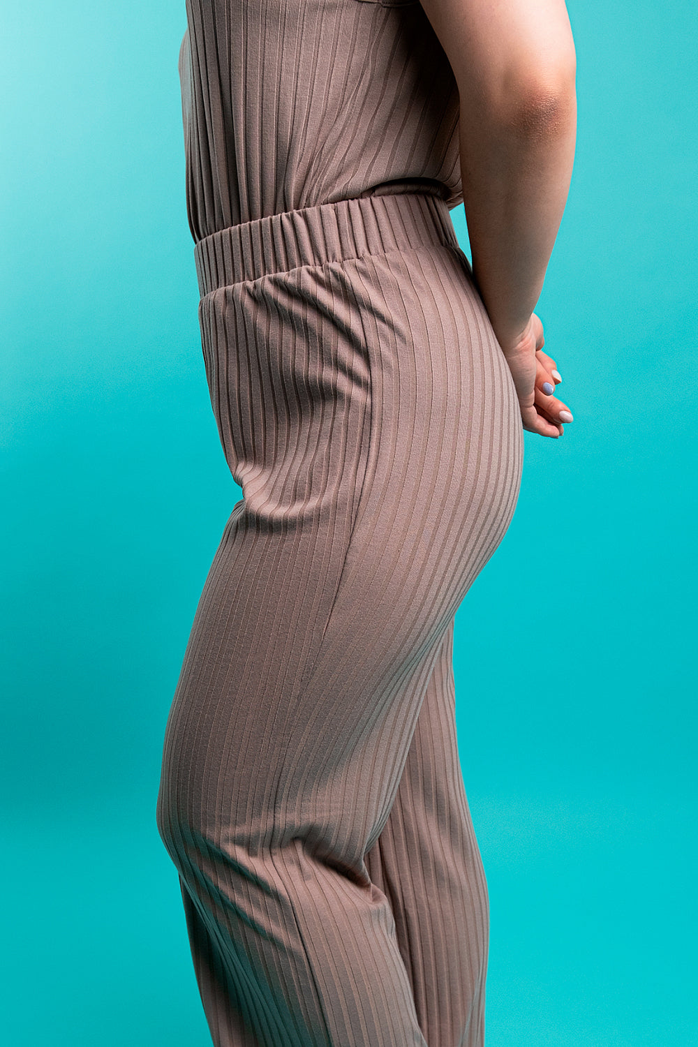 Трикотажные брюки в рубчик HOM2216010 mocco