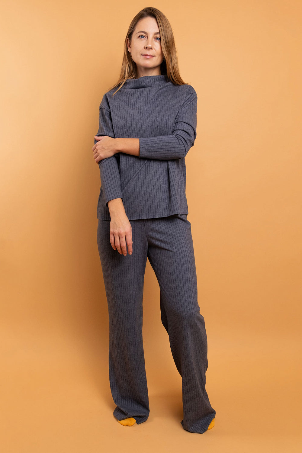 Трикотажные брюки в рубчик HOM2217010 gray melange