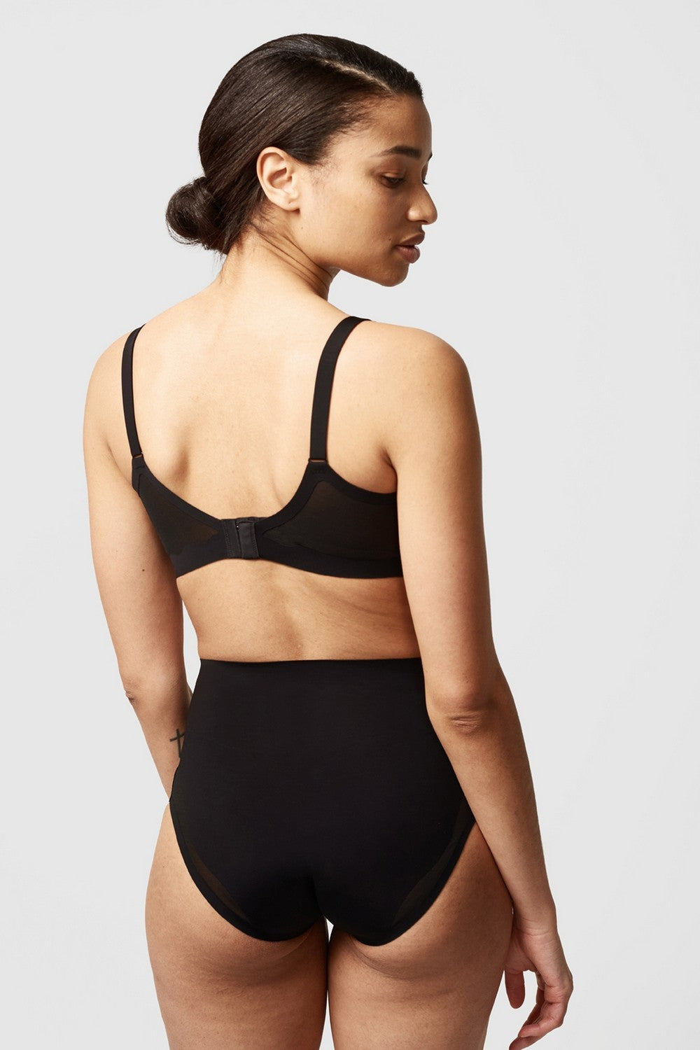 Бюстгальтер с мягкими чашками 10M1 Pure light black