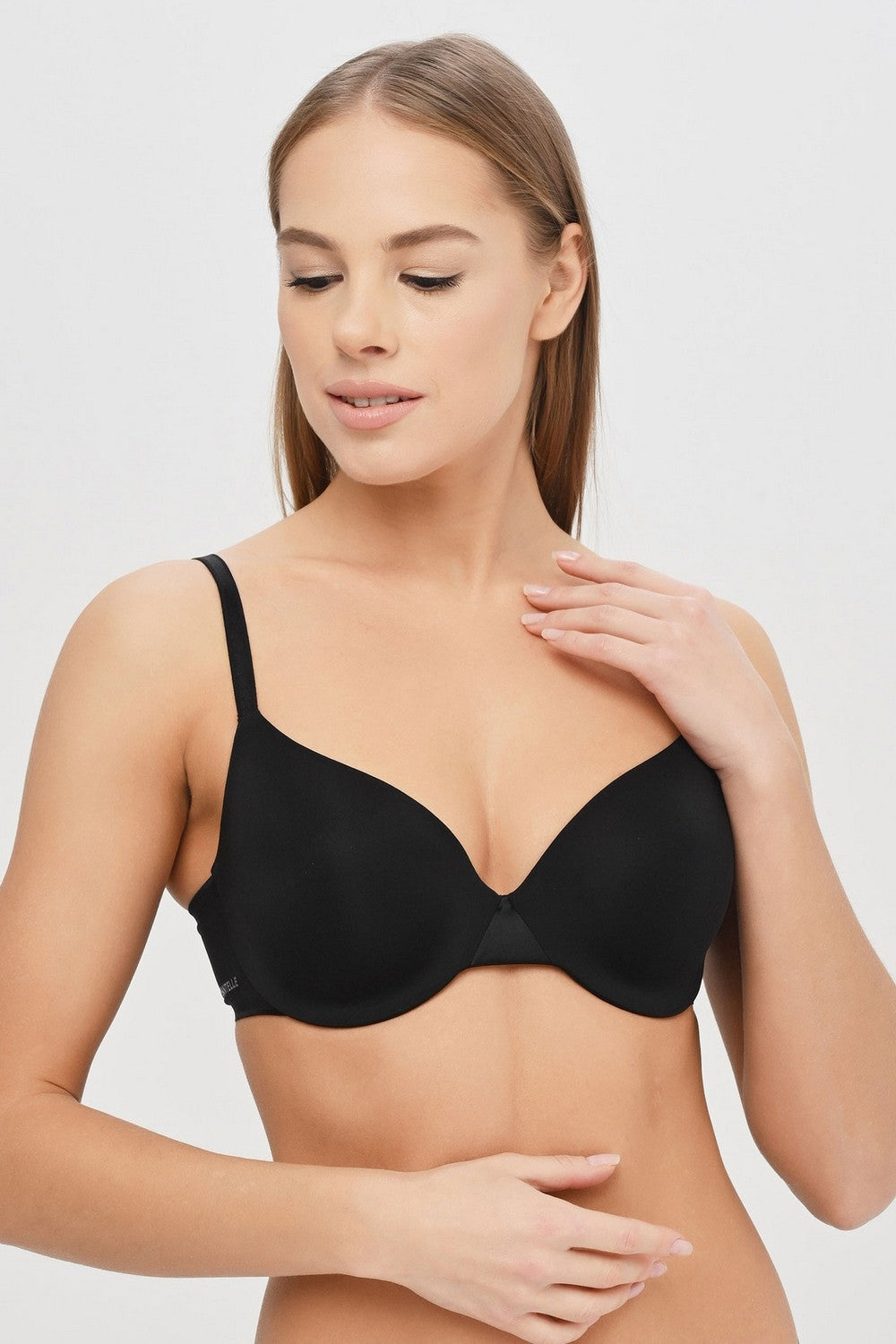 Бюстгальтер с плотными чашками 15G6 Essentiall black