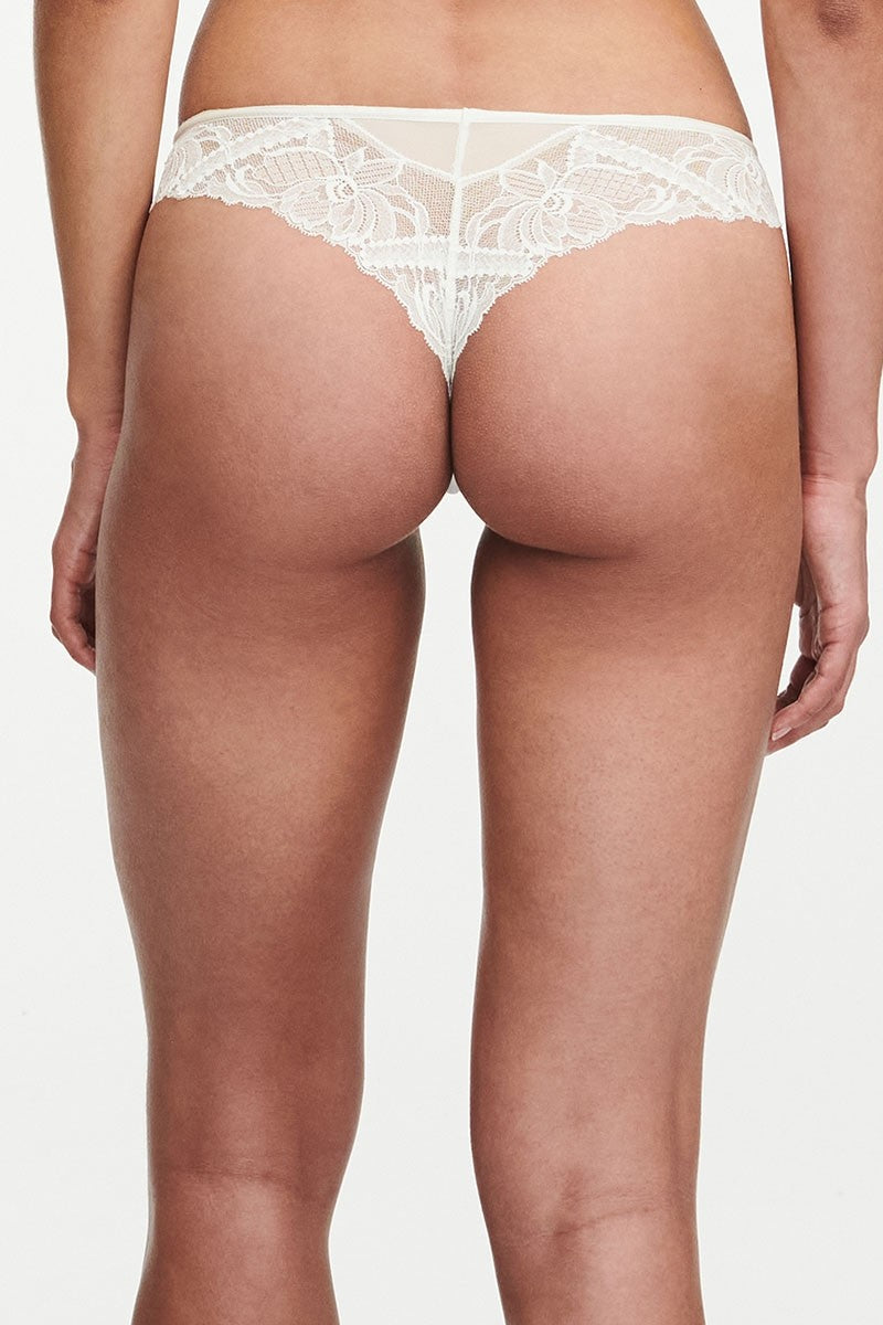 Трусики стринг с кружевом 17Q9 Orangerie Dream milk