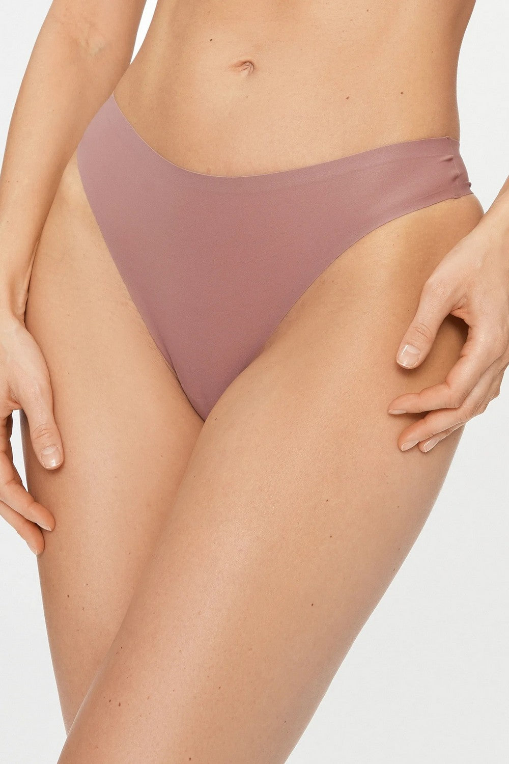 Бесшовные трусики стринг 2649 Soft stretch henné