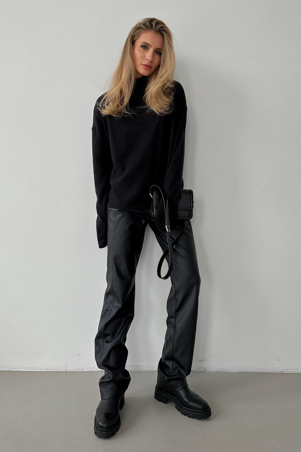 Свитер с высокой горловиной AW23300/1 black