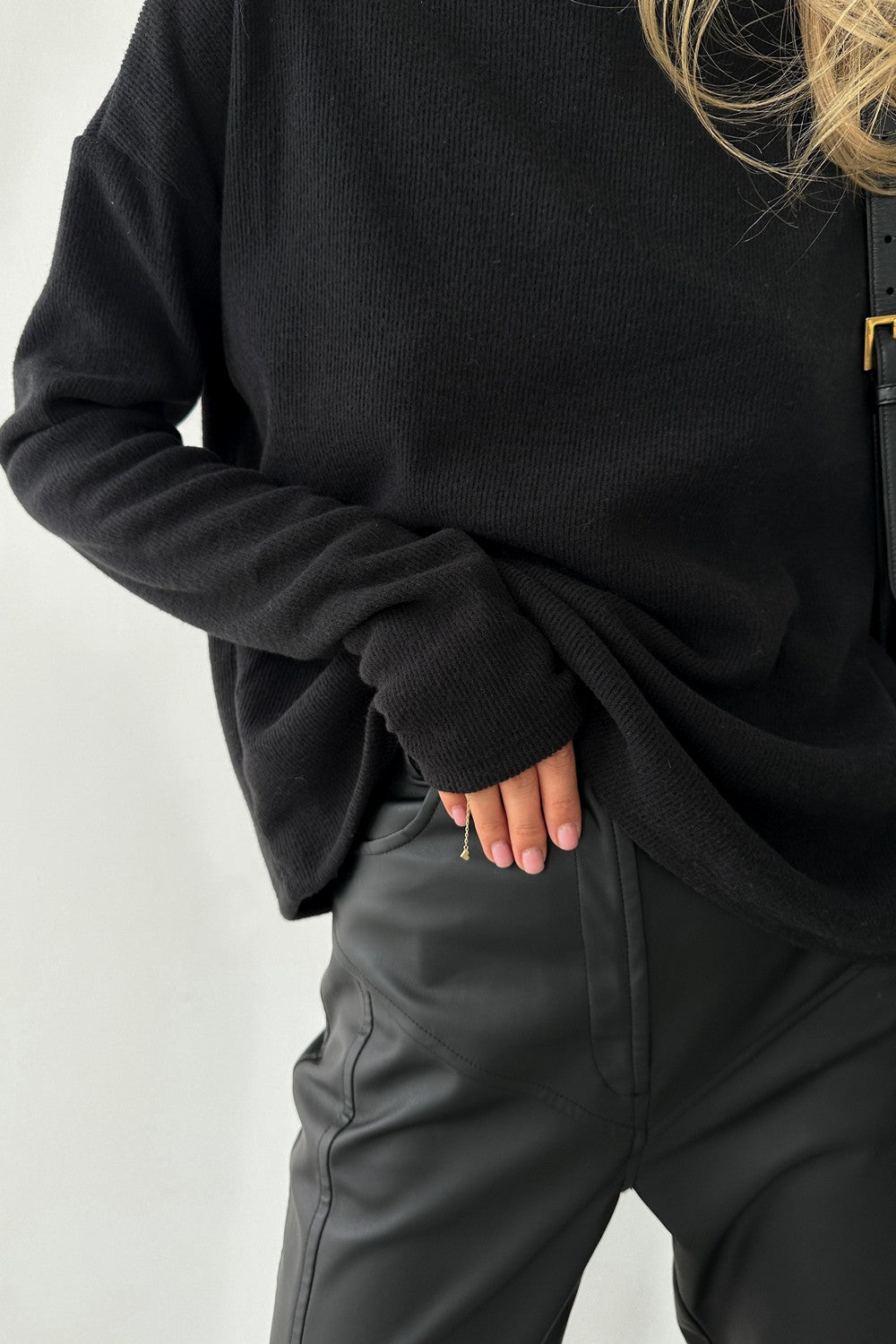 Свитер с высокой горловиной AW23300/1 black