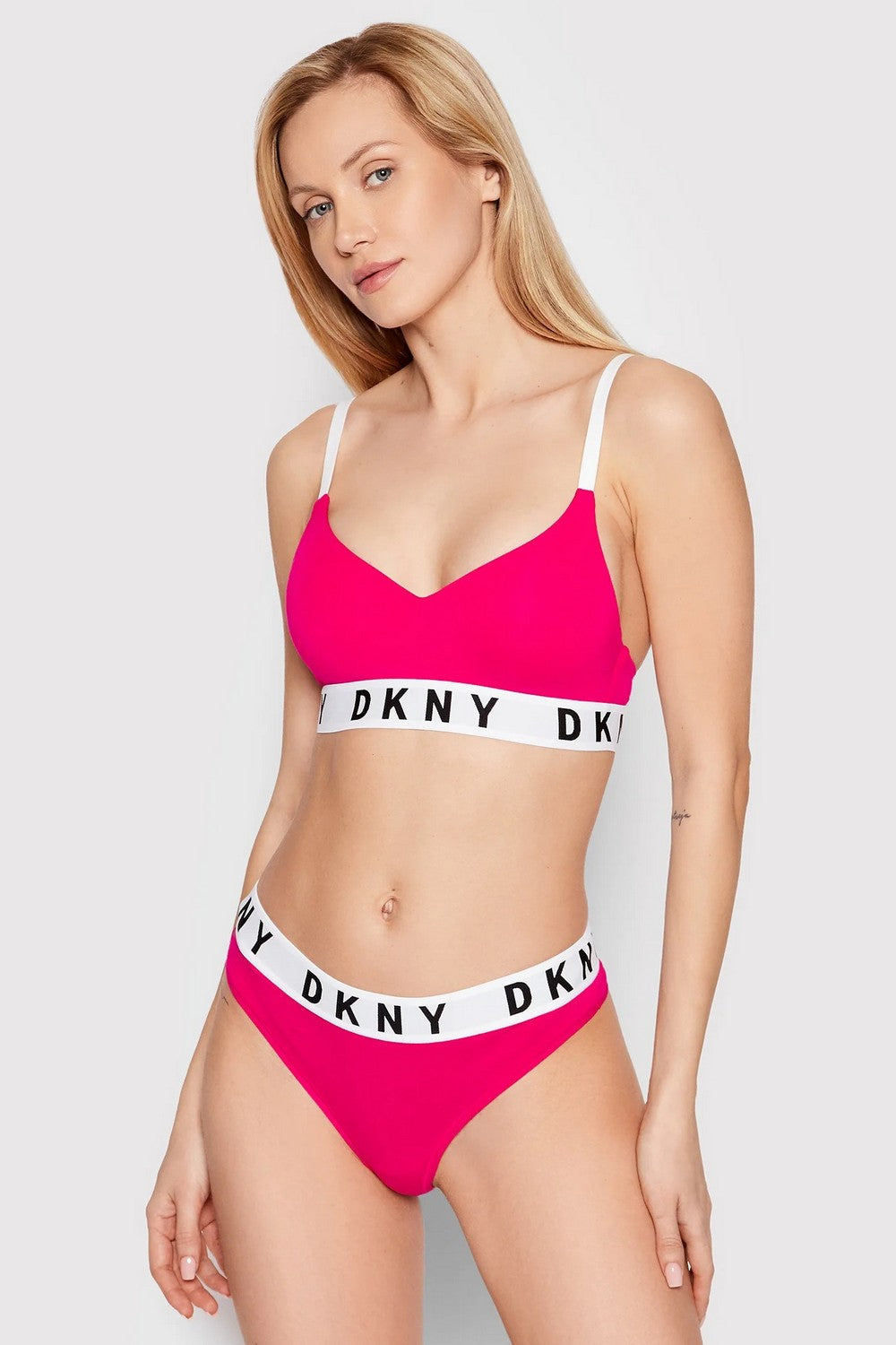 Трусики стринг с логотипом DK4529 raspberry