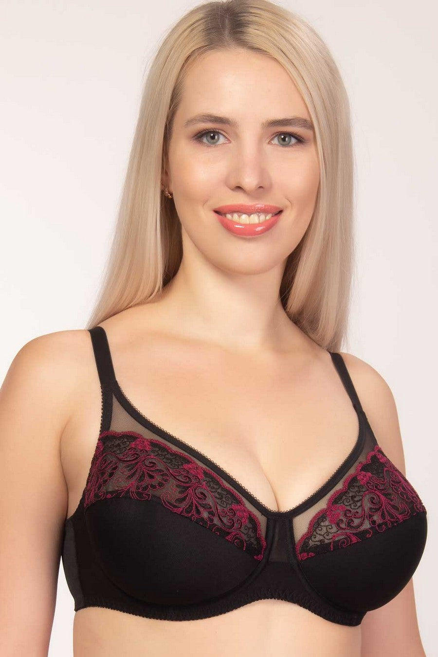 Мягкий бюстгальтер с кружевом 1502/304 black