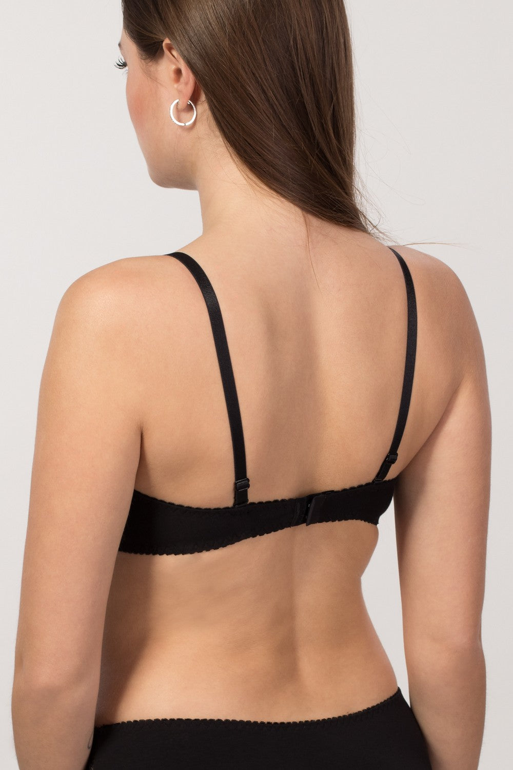 Полудублированный бюстгальтер с кружевом 1600/010 black