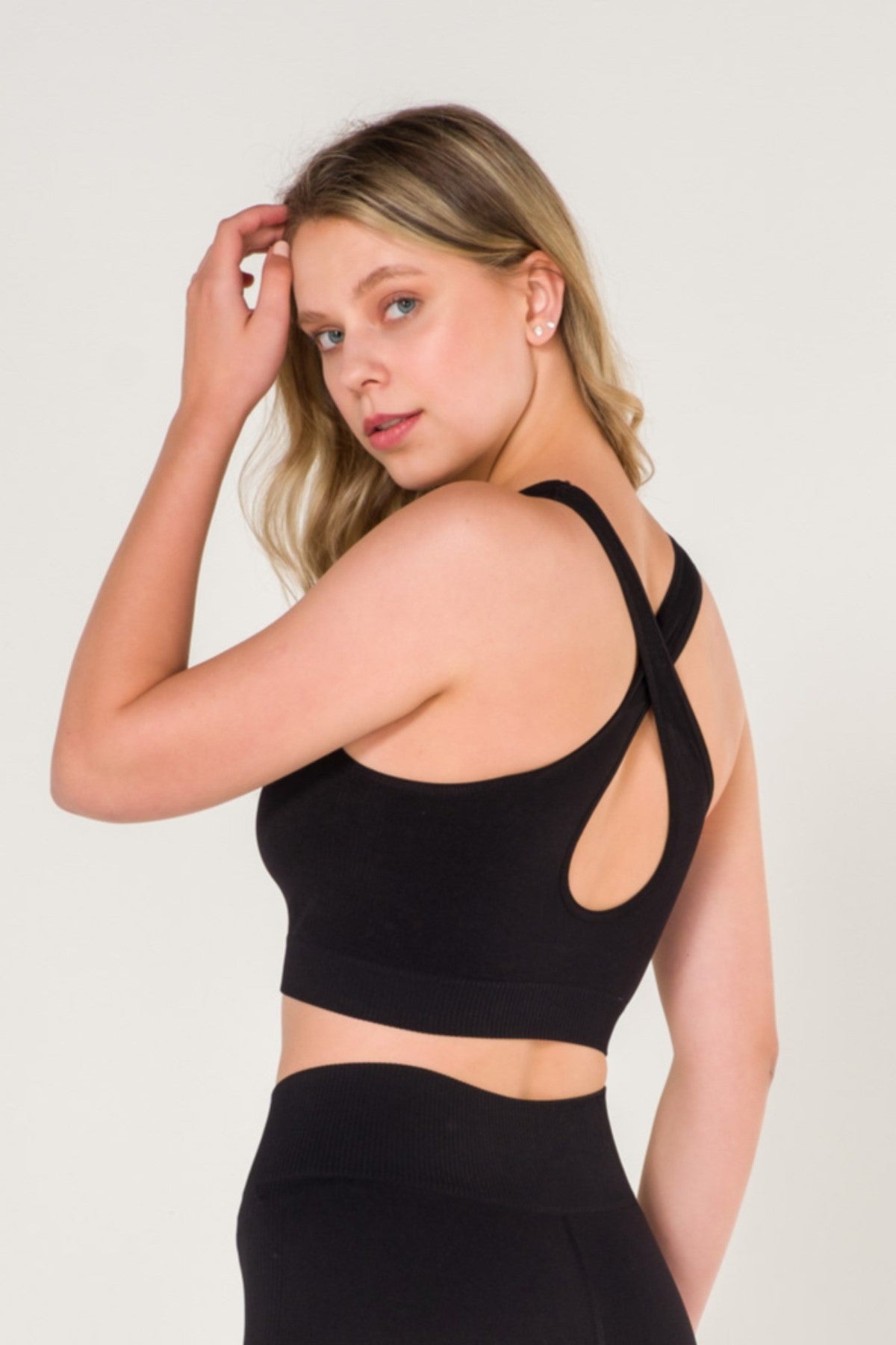 Бесшовный спортивный топ 1610 black