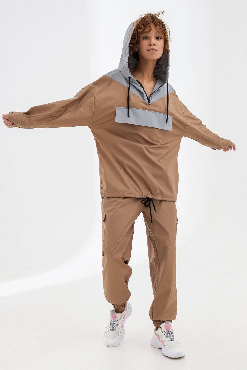 Спортивный костюм из плащевой ткани 21071-4 brown