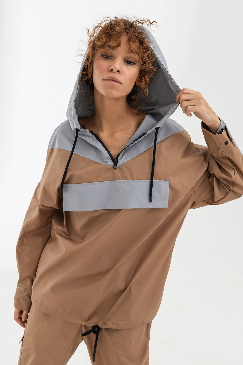 Спортивный костюм из плащевой ткани 21071-4 brown